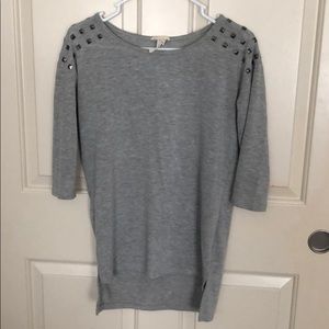 Grey shirt with studded shoulders